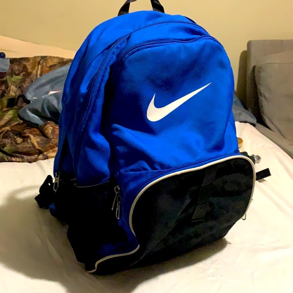 Nike big back pack, 3 pockets, 2 bottle holders